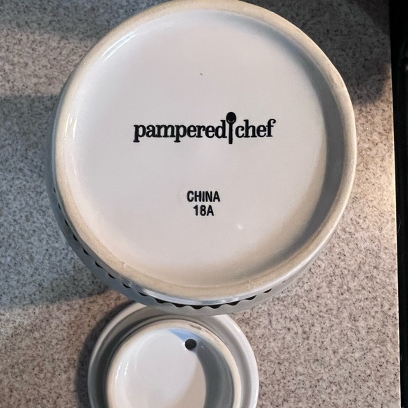 Pampered Chef Ceramic Egg Cooker #1529 White Microwave / Great Condition - Picture 4 of 5